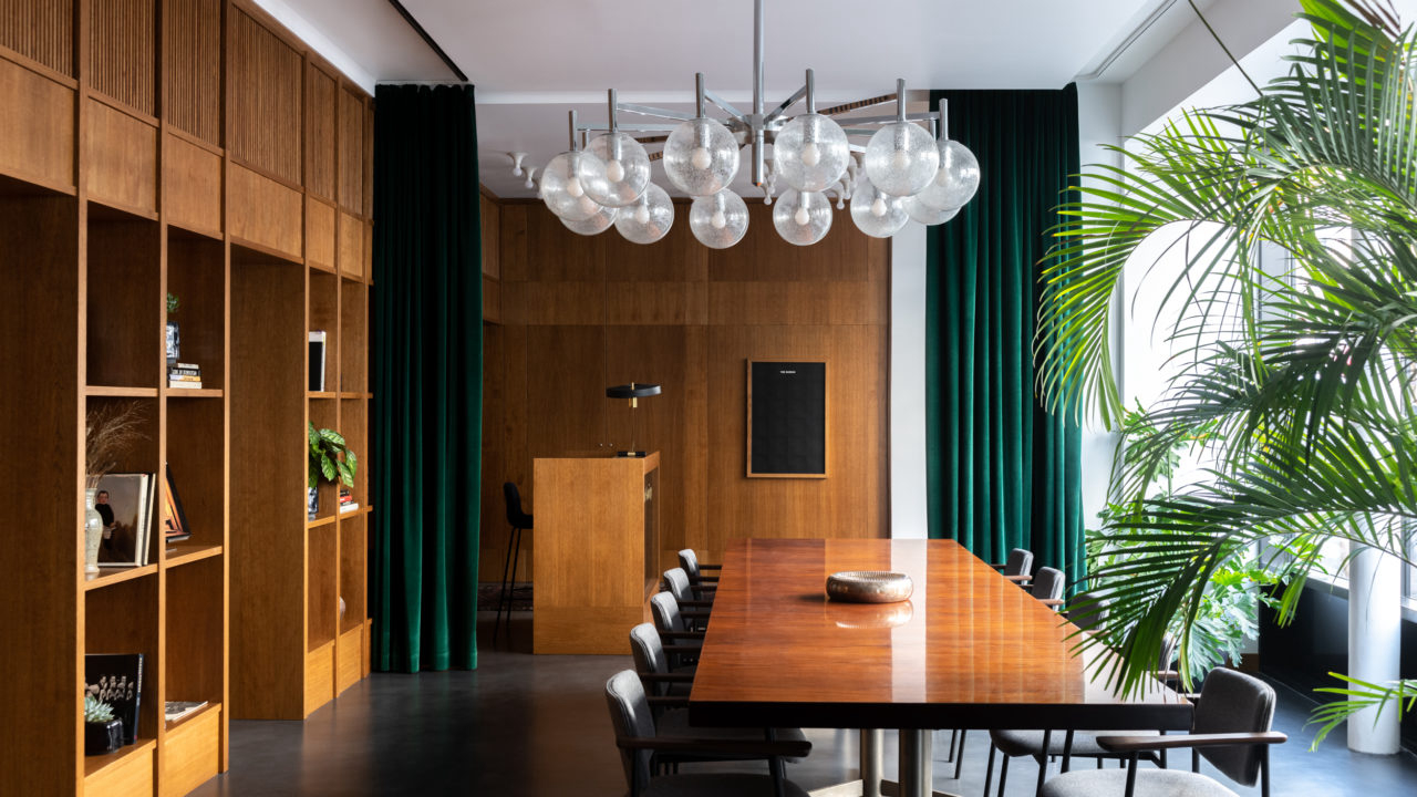 Detalhe de uma das salas do badalado coworking projetado por Azzi em Paris: o The Bureau Monsigny.