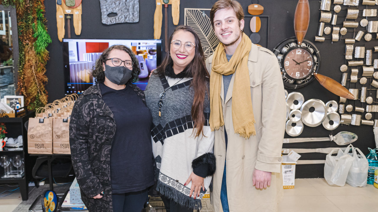 Monique de Souza, Nathalia Costa e Felipe Vianna